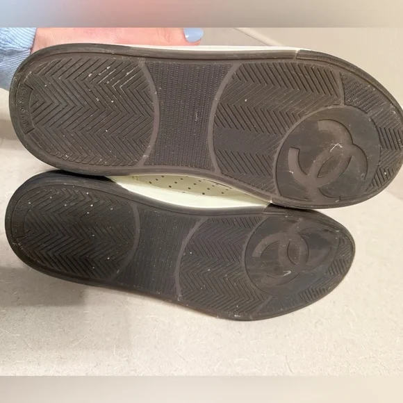 AUTH Preowned Womens Chanel White/Black Low Top Sneakers, size 38, Made in Italy - Picture 11 of 16